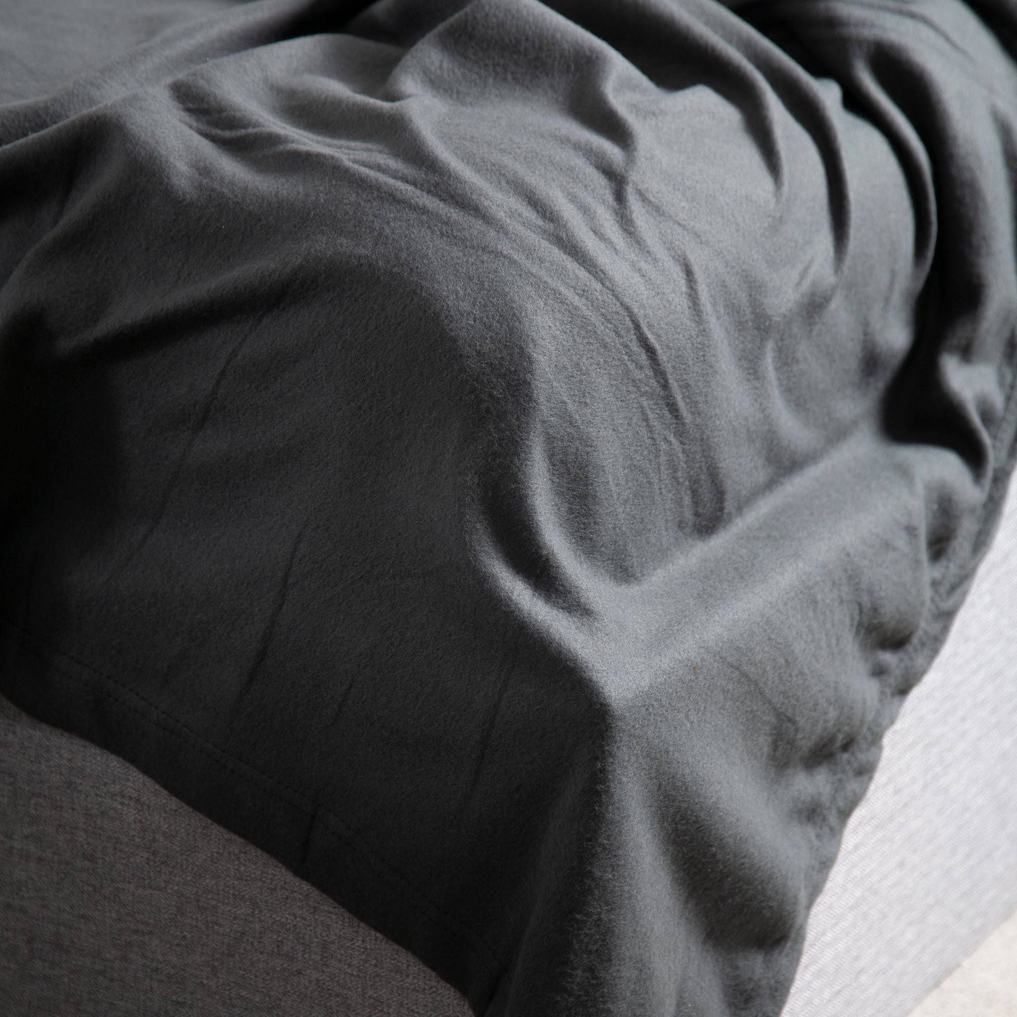 King Size Plain Fleece Blanket - 150 x 200cm - Dark Grey only5pounds-com