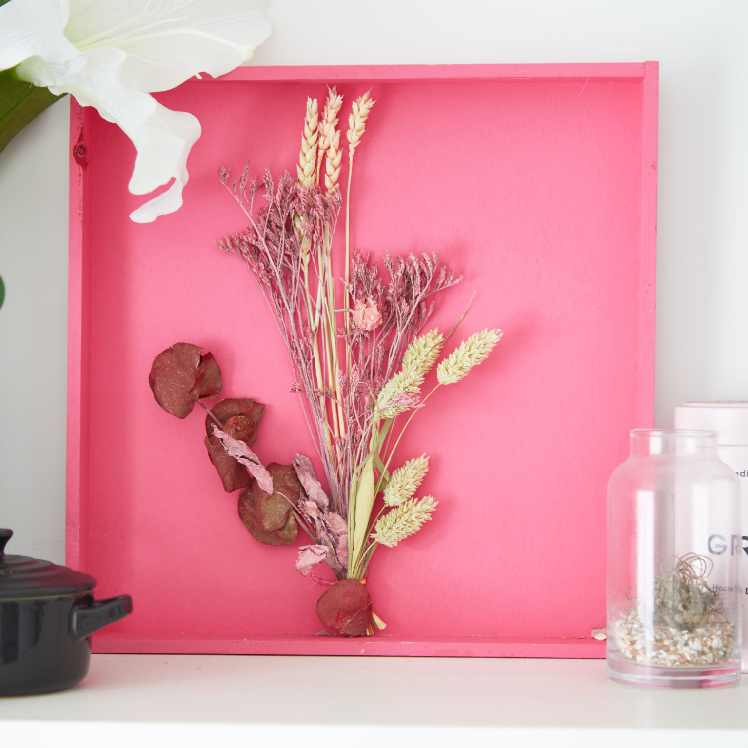 Pink Wooden Tray With Dried Bouquet - 33cm 8717935001751 only5pounds-com